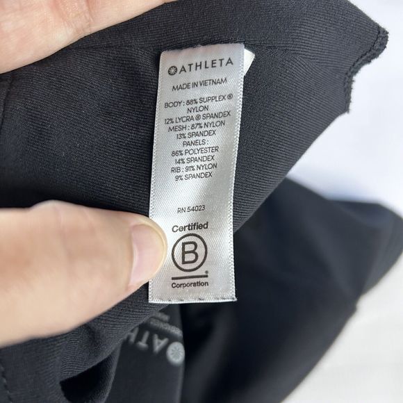 Athleta XS 9 inch Biker Shorts with pockets black - Picture 9 of 9